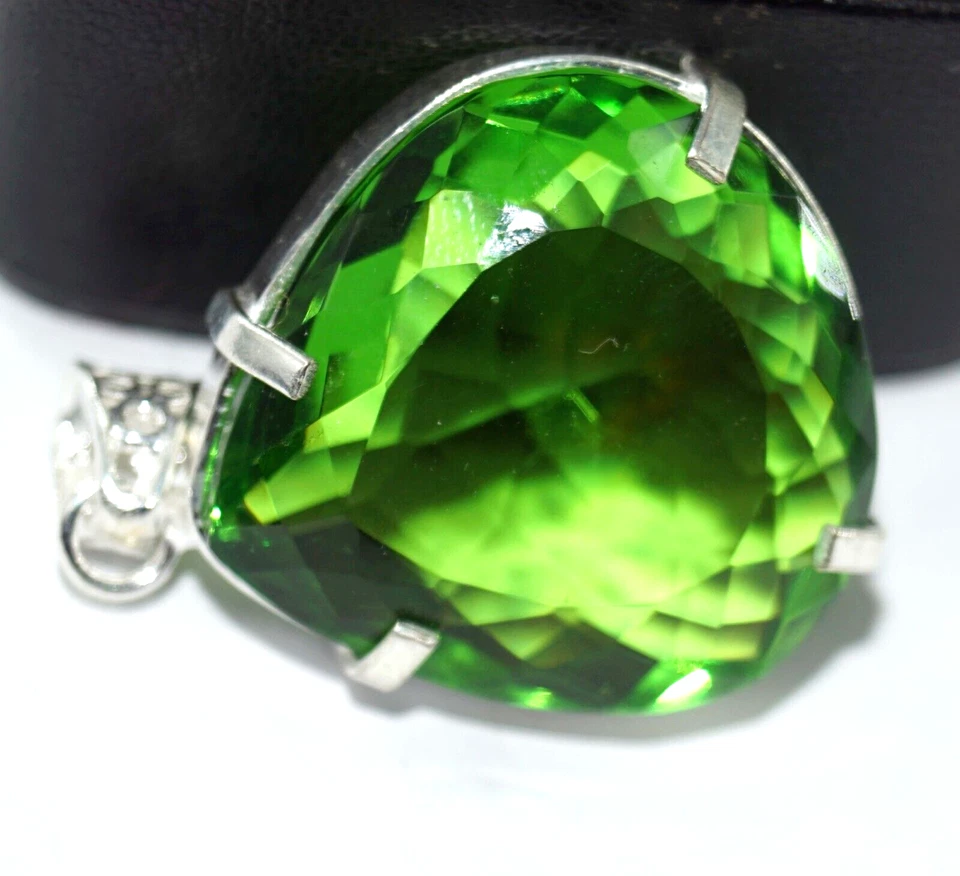 Pietra preziosa sciolta cuore solitario argento tedesco taglio smeraldo... - Immagine 1 di 4