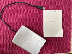 Dynex Slim USB External Floppy Disk Drive DX-EF101 3.5" with manual-tested - Afbeelding 1 van 4