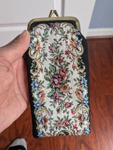 Tapiz Vintage Aguja Gafas O Porta Cigarrillos Negro Floral Bloqueo de Beso - Imagen 1 de 7