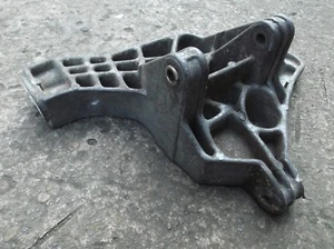 VAUXHALL ASTRA MK3 1.7 TD FRONT ENGINE MOUNTING - X17DTL engine only 1994-1998 - Picture 1 of 9