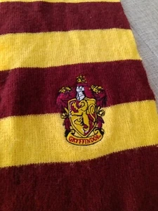 Wizarding World Of Harry Potter Gryffindor Scarf - Picture 1 of 2
