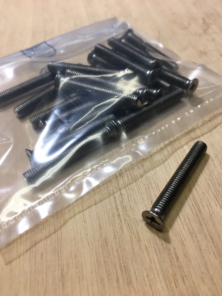 VITE ACCIAIO INOX M5X33 TESTA SVASATA PIANA IMPRONTA STELLA PH2  20PZ. - Immagine 1 di 1