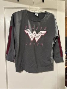 Wonder Woman Sweatshirt Damen M grau Rundhals Logo Armstreifen - Bild 1 von 6