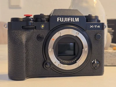 Fujifilm X-T4 26,1 MP Spiegellose Systemkamera - Schwarz (Nur Gehäuse) - Bild 1 von 4
