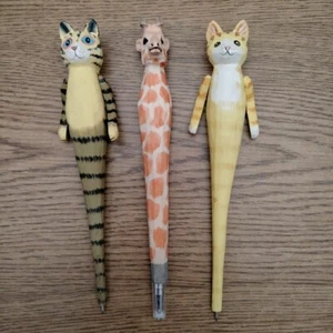 Safari handgeschnitzt & bemalt Holz Schreibtisch 3er Set Stifte Giraffe Tiger Neu  - Bild 1 von 11