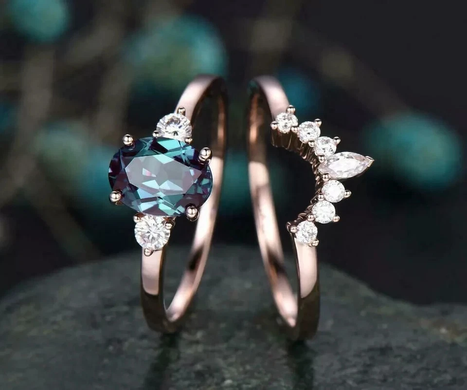 Красивое свадебное кольцо из розового золота 14 карат с александритовым бриллиантом овальной огранки 2,50 карата - Изображение 1 из 1