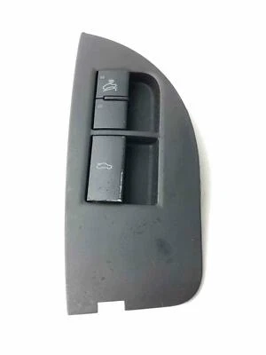 Interruptor de botón de liberación del maletero Audi A4 Quattro 2004 negro con bisel 8E1959527B usado Foto 1 de 4