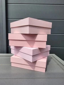 GLOSSYBOX - 4 LEERE BOXEN - ROSA DESIGN - GESCHENKBOXEN - AUFBEWAHRUNG - WIE NEU - Bild 1 von 2