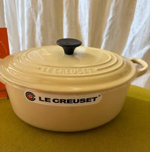 Cazuela Le Creuset Ovalada Cocotte 23cm 2-3/4qt 9" Dune Esmalte Hierro Fundido - Imagen 1 de 7
