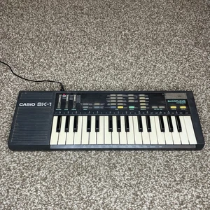 Casio SK-1 Portable 32 Key Sampling Keyboard w/ AC Adapter - TESTED WORKS - Picture 1 of 10