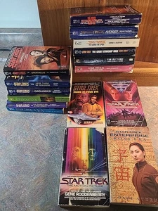 Star Trek Lot of 16 Paperback Books - Various Titles Exactly As Shown - Imagen 1 de 6