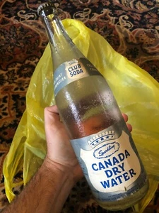 BOTTIGLIA ACQUA FRIZZANTE SECCA CANADA vintage etichetta sigillata mai aperta pop top 28 oz - Foto 1 di 6