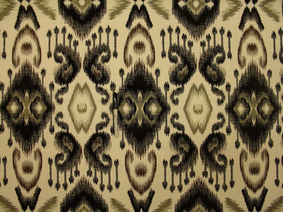 Tela de tapicería moderna contemporánea Ikat Paisley geométrica y negra marrón Foto 1 de 1