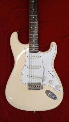 FENDER MEXICO 70S STRATOCASTER Used 2009 Ashbody Rosewood fingerboard w/Softcase - Image 1 of 4