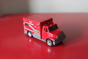 Matchbox 3” AMBULANCE Diecast Toy Car VINTAGE 2005 RED 1:80 Paramedic MB679 - Picture 1 of 8