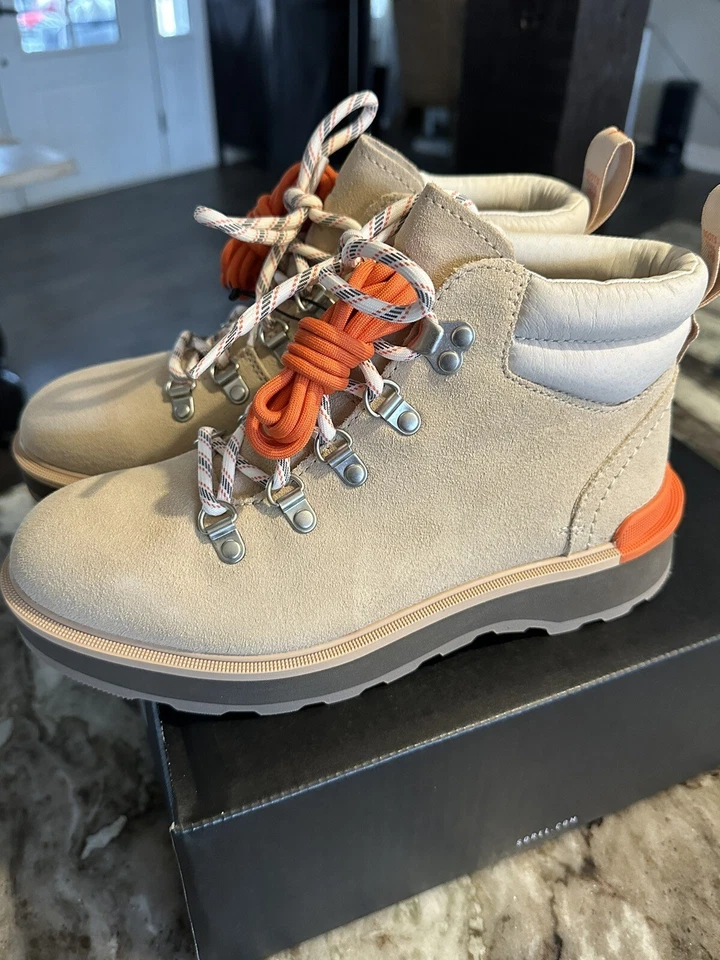 SOREL Hi-Line Waterproof Lace Up Leather Boot in Chalk Size 7