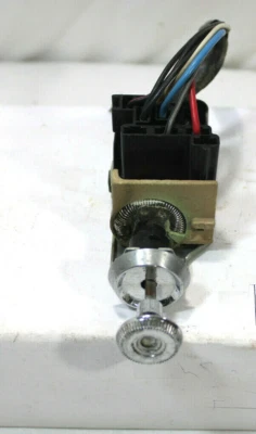Oldsmobile Super 88 1964 interruptor de control de faros con conector y cables Foto 1 de 4