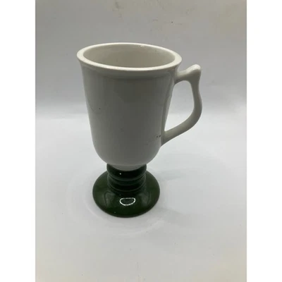 Taza de café irlandesa Hall vintage blanca cerámica verde pedestal base hecha en EE. UU. Foto 1 de 4