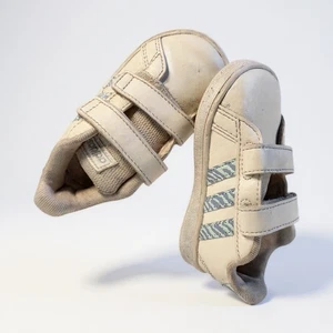 Adidas Baby Turnschuhe Größe 6K weiß Lederriemen - Bild 1 von 6