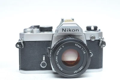 Cámara fotográfica Nikon FM con kit de lentes 50 mm f1,8 Foto 1 de 4