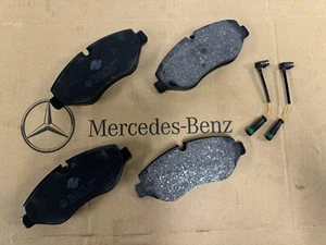 Satz Bremsbeläge und Sensoren vorne Mercedes Sprinter 2006-2023 9064210400 - Bild 1 von 4