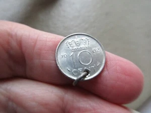 VINTAGE 1962 SILVER TONE DUTCH NEDERLANDEN 10 CENT COIN TOKEN CHARM PENDANT OLD - Picture 1 of 3