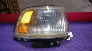 87 TOYOTA CAMRY R. CORNER/PARK LIGHT 469802 - Picture 1 of 3