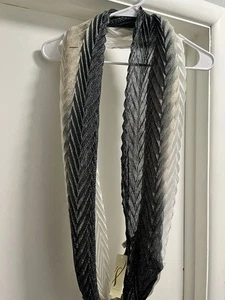 Collection 18 Damen Metallic Ombré Plissee Infinity Schal Halstuch schwarz grau Neu mit Etikett - Bild 1 von 14