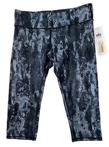NWT💖ALO💖LARGE, 21” LENGTH💖AIRBRUSH CAPRI GLOSS LEGGINGS💖GRAY💖SNAKE PRINT💖 - Picture 1 of 13