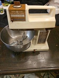 Mezclador de pie GE D1M58 12 velocidades control de energía de estado sólido 2 tonos beige en muy buena condición - Imagen 1 de 24