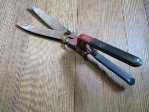 Vintage Grass Shears Clippers Very Nice! Cover
