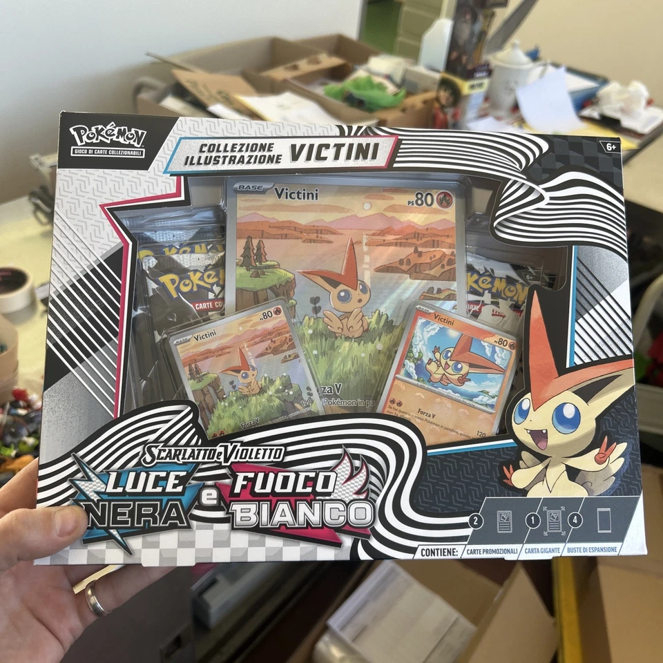 Pokémon collezione illustrazione Victini Unima del GCC Pokémon (una carta