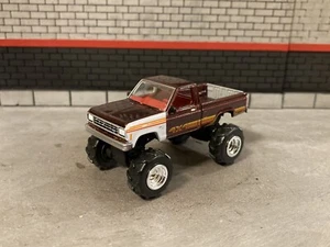 1984 Ford Ranger Lifted 4x4 Truck 1/64 Diecast Custom Off Road Johnny Lightning - Picture 1 of 13