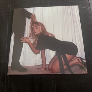 Man's Best Friend SIGNED Sabrina Carpenter Standard Vinyl LP 💋IN HAND✅ - Picture 1 of 3