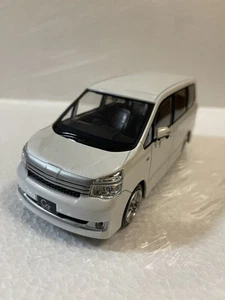 1/24 Voxy G's VOXY Late el for Color Sample Miniature Car White Pearl Crystal - Picture 1 of 3