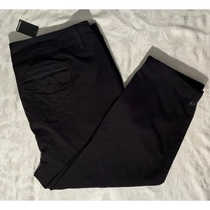 Torrid Women's Black Crop Pants Plus Size 24 Cargo Pockets Casual Capri - Picture 1 of 4