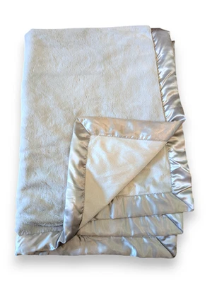 Manta para cuna de bebé de felpa gris liso Cloud Island ribete satinado 30x40 Foto 1 de 4