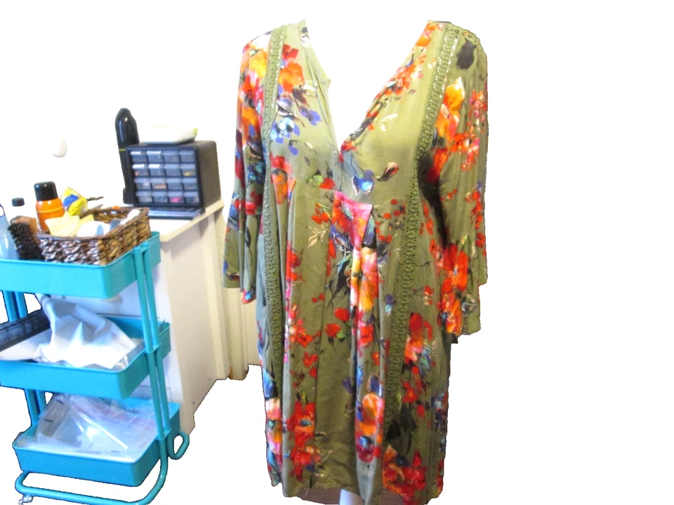 Vestido Umgee Boho Chic Oliva Floral Cuello en V Talla Grande Foto 1 de 4