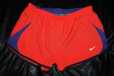 NUEVO Pantalones Cortos para Correr Para Mujer Nike DriFit Coral y Púrpura Claro (Pequeños) Foto 1 de 4