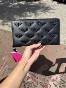 Betsey Johnson Black Bat Wallet Zip Around Clutch Purse Halloween - Picture 1 of 4