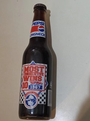 Botella conmemorativa Richard Petty Pepsi - Gana en 1967 - Coleccionable NASCAR Foto 1 de 3