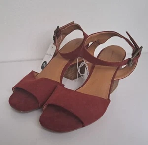 Universal Thread Red Megan Suede Block Heels Approximate 3” Size 7.5 New w/Tags - Picture 1 of 6