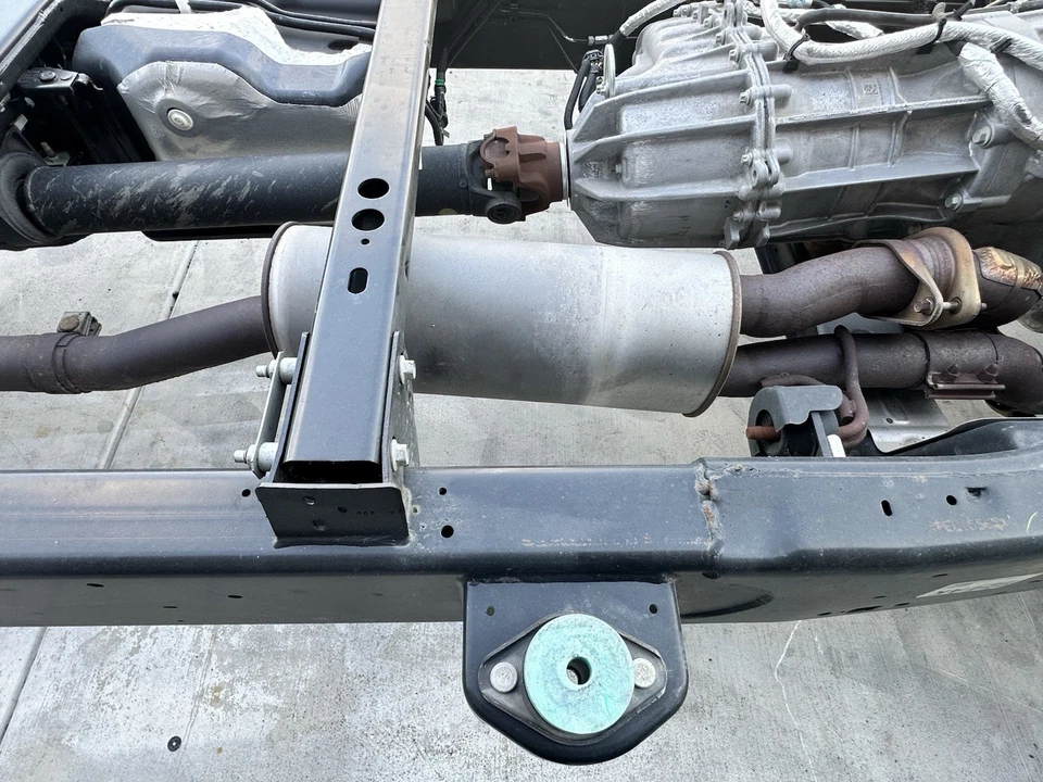 Центральная задняя труба глушителя выхлопной системы 7,3 л LC3Z5201B Ford F350 F250 Super Duty 20-24 - Изображение 1 из 1