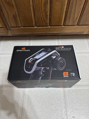 Spektrum DX6 Rugged 6 Channel DSMR Transmitter with SR515 Receiver. New - Image 1 of 4