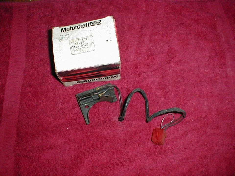 Nuevo de Lote Antiguo Ford 1967 Ford & Mercury Tamaño Completo Interruptor de Lámpara de Respaldo con Manual de 3 Velocidades Foto 1 de 1