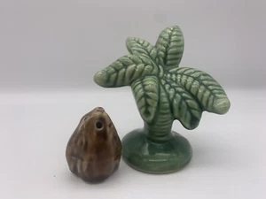 Vintage Palm Tree Coconut Salt Pepper S&P Shaker Set Japan - Picture 1 of 8
