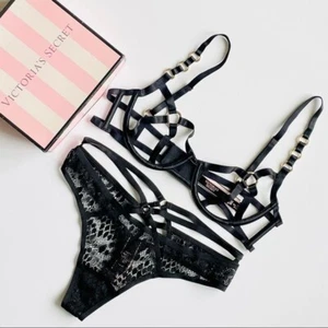 MEDIUM Victoria’s Secret Very Sexy black harness bra set strappy thong panties - Picture 1 of 8
