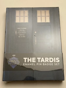 2023 SDCC Exclusive Titan Comics Dr. WHO The Tardis Enamel Pin Badge Set in hand - Picture 1 of 3