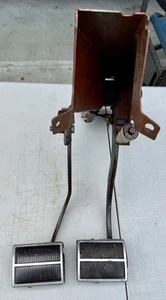 1959 1960 Chevrolet Impala El Camino 4 Speed Brake / Clutch Pedal Assembly 59 - Picture 1 of 7