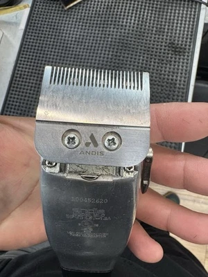 Cortadora de batería de iones de litio Andis Cordless Master 12470 Foto 1 de 3